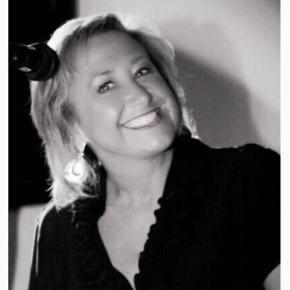 Meet your Posher, Lisa - Picture 1 of 1